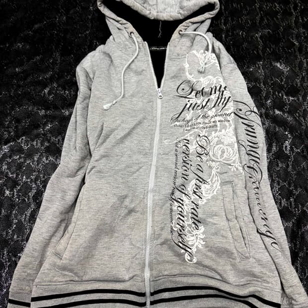 “Vintage” 00’s Gothic Print Hoodie Grey 