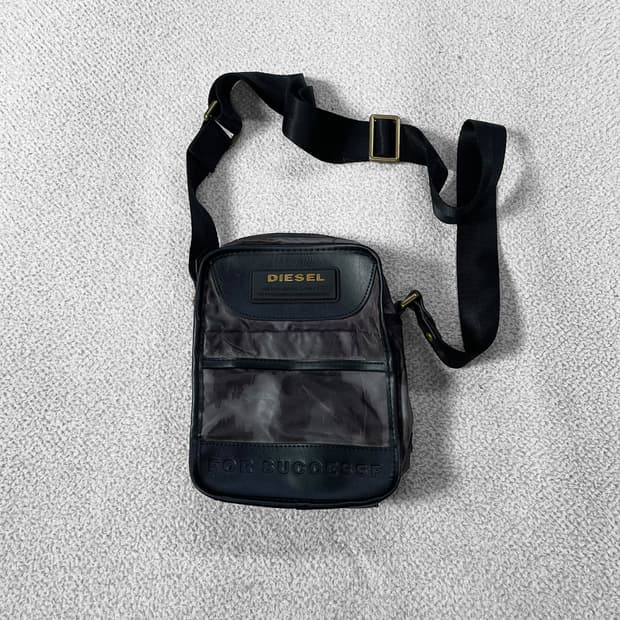 디젤 Diesel y2k 스펠 로고 크로스백