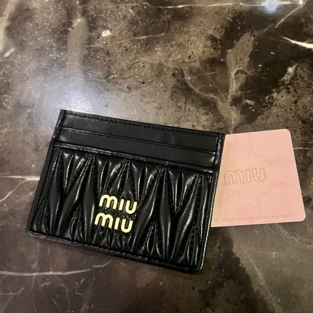 미우미우 마테라쎄 카드지갑 