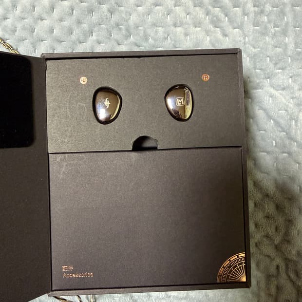 심갓 EA 500LM 이어폰 판매합니다. 풀박스 실착2회