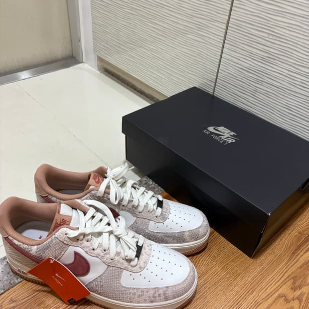 새상품) 에어포스 뱀피 300