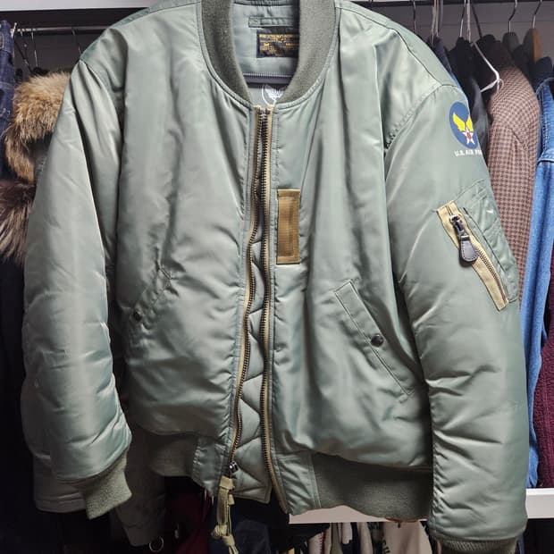 브론슨 국내판  ma-1 M사이즈 판매합니다.