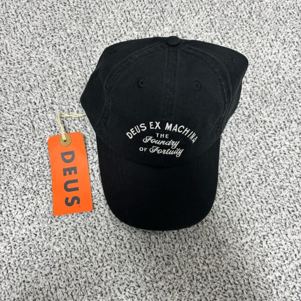 데우스 엑스 마키나 볼캡 모자 