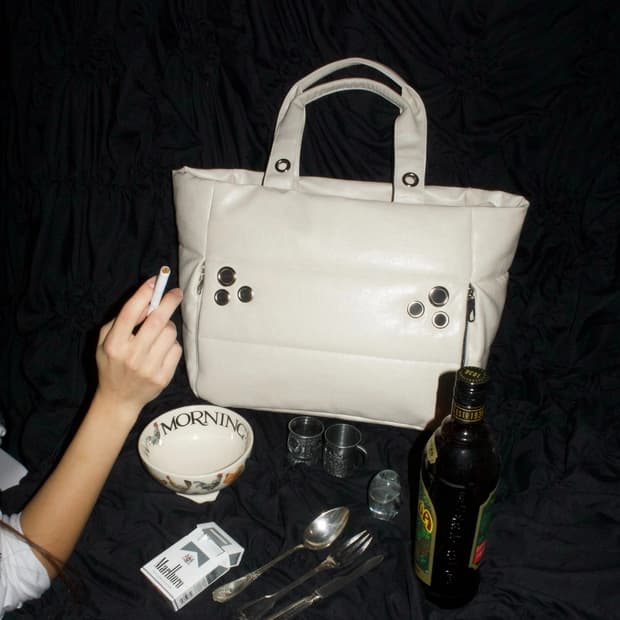 쿨사이드오브더필로우 MY EYELET TRAVEL BAG 크림색