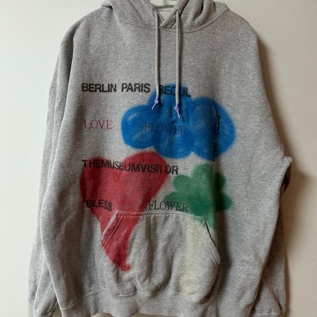 [L] 더뮤지엄비지터 스프레이드 후드 (초판)