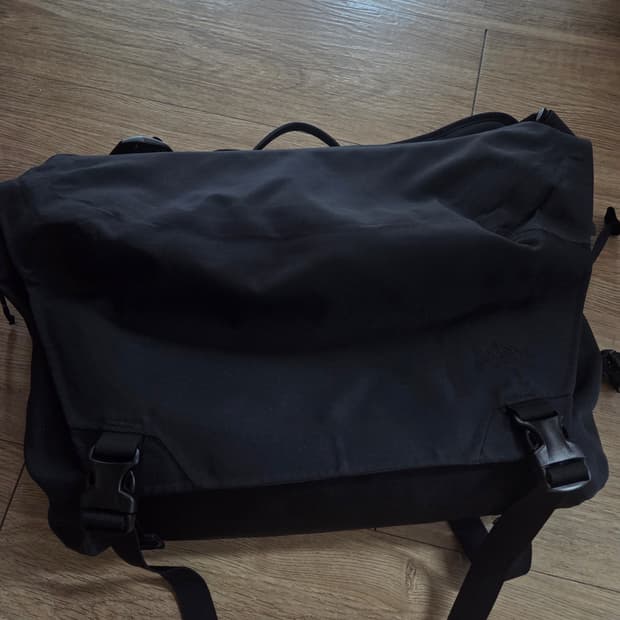 아크테릭스 리프 메신저가방