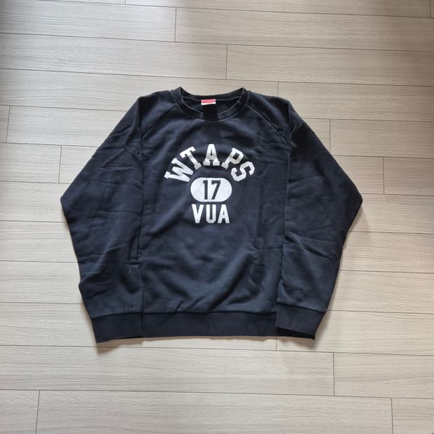 더블탭스 아치로고 맨투맨