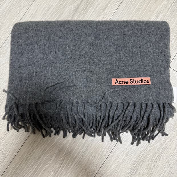 아크네스튜디오 스카프 그레이 와이드