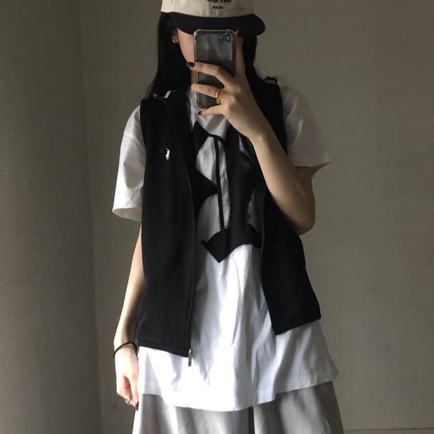 폴로 블랙 검흰 조끼