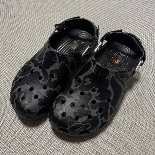 베이프 x 크록스 카모 클로그 블랙
