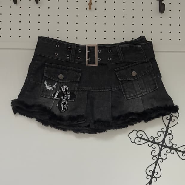 • hurtremake black fur eyelet belt mini 