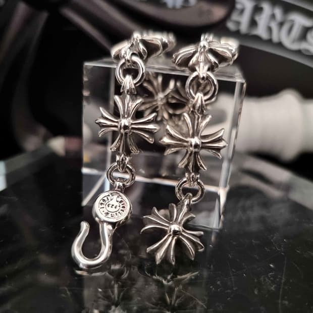 (구매글) 크롬하츠 ch 플러스 컷아웃 구매합니다~