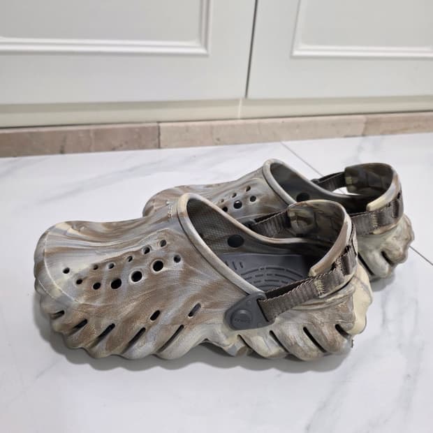 크록스 에코 마블 본 멀티 ECHO MARBLED CLOG 
