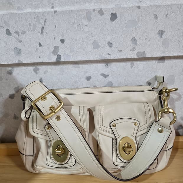 코치 레거시 턴락 숄더백 아이보리