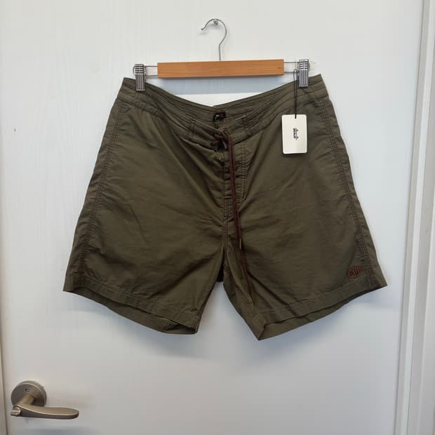Deus ex machina nylon short