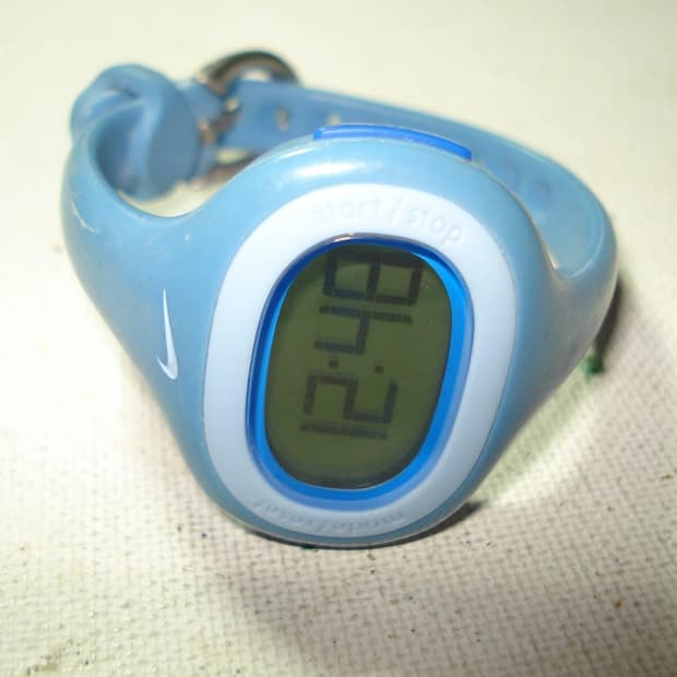 나이키 트라이액스 런닝맨 워치