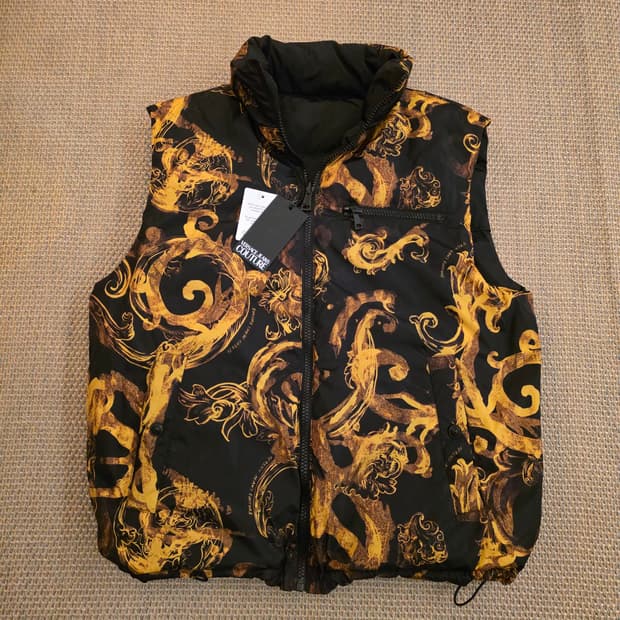 VERSACE 베르사체 리버시블 이탈리안 바로크 파이어 패턴 다운베스트