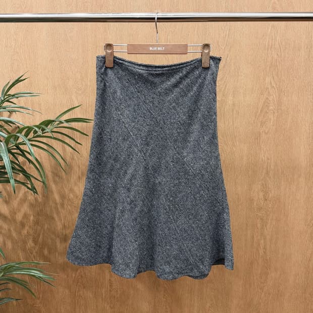 막스앤코 헤링본 미디 스커트 사이드 지퍼 디테일 플레어핏 그레이