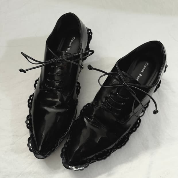 시몬로샤 레이스업 페이턴트 레더 로퍼