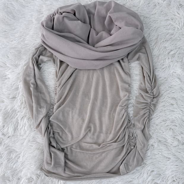 베이지 셔링 시스루 오프숄더 탑