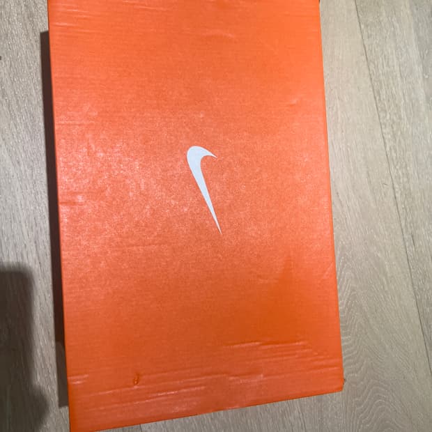 나이키 인피니티런4 새상품