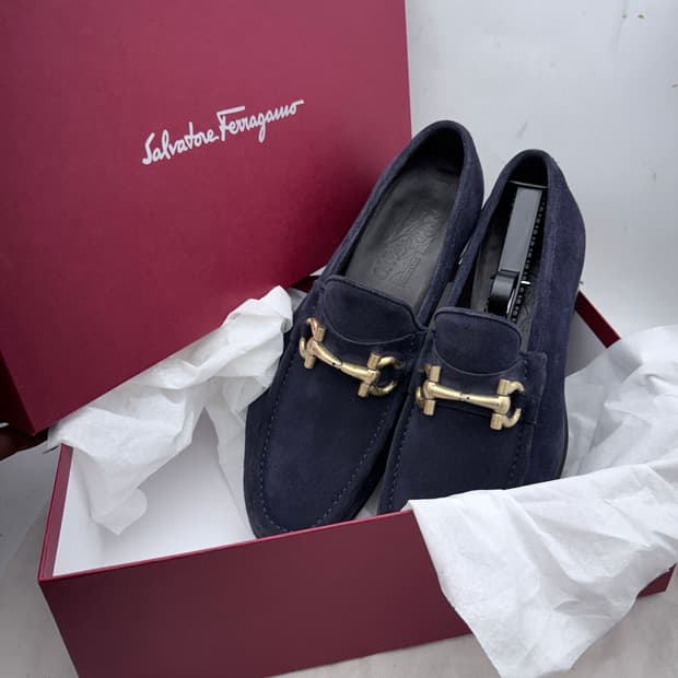 정품)페라가모 260