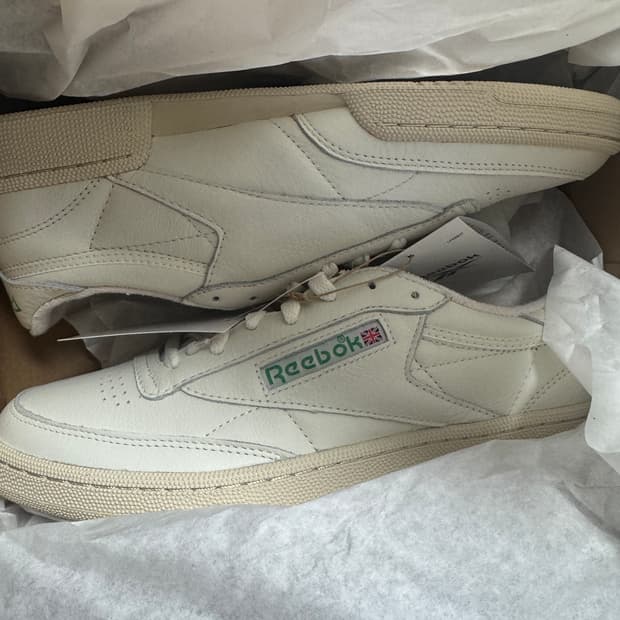 리복 클럽 C 85 빈티지 초크 그린 새상품 판매합니다