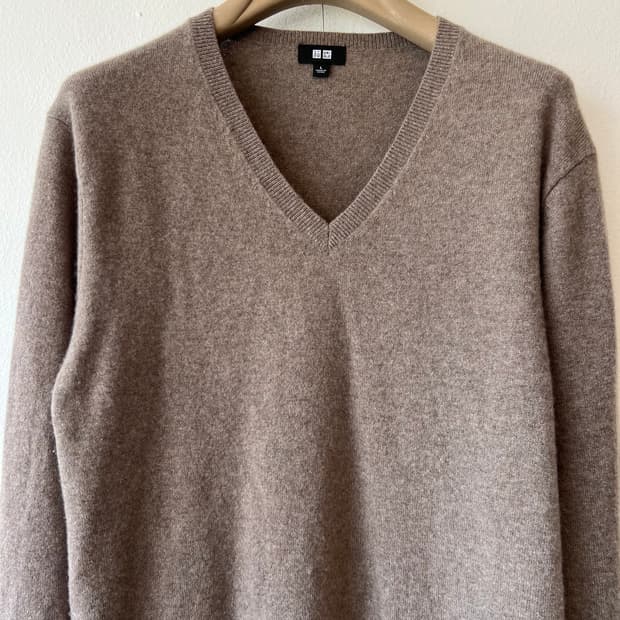 유니클로 남성 코코아브라운 캐시미어100니트 브이넥니트