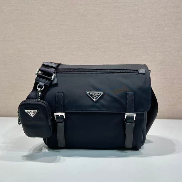 프라다 리나일론 삼각로고 투버클 메신저백 크로스백 블랙 스몰