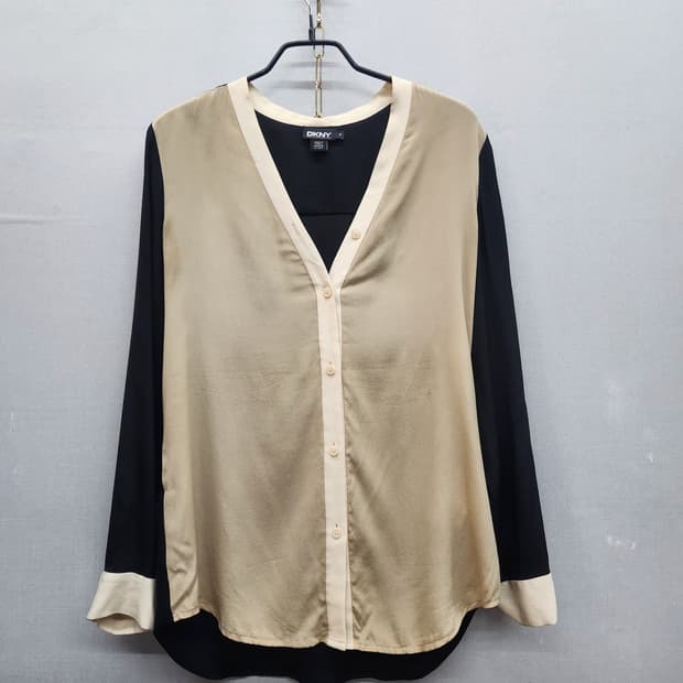 DKNY 배색 셔츠형 실크 블라우스 P(M)