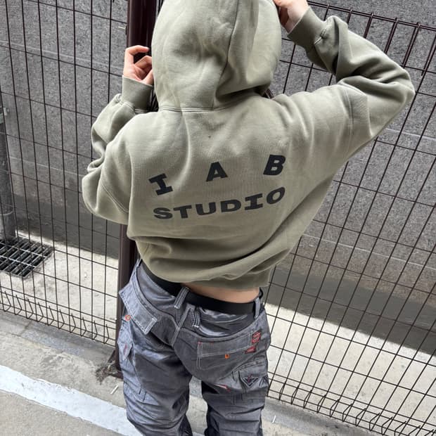 아이앱 스튜디오 카키 로고 후드티