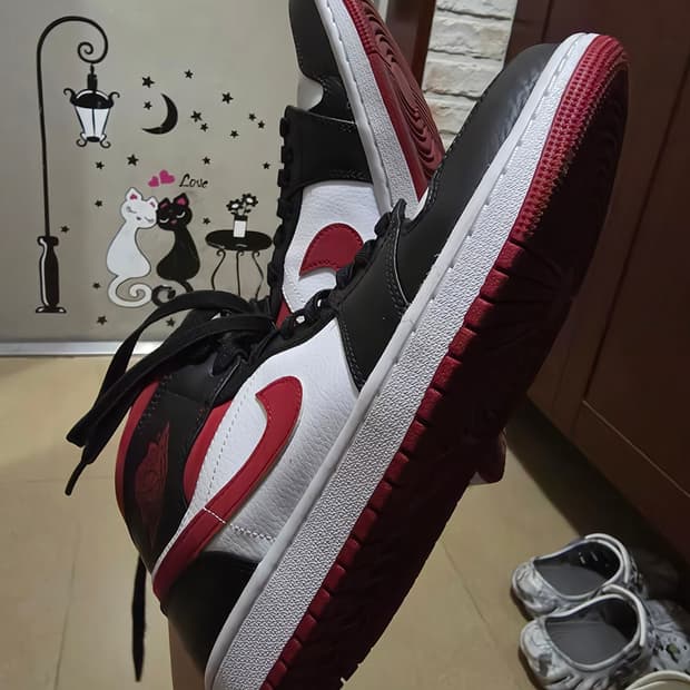 나이키 조던 1 미드짐 블랙 레드 화이트 260