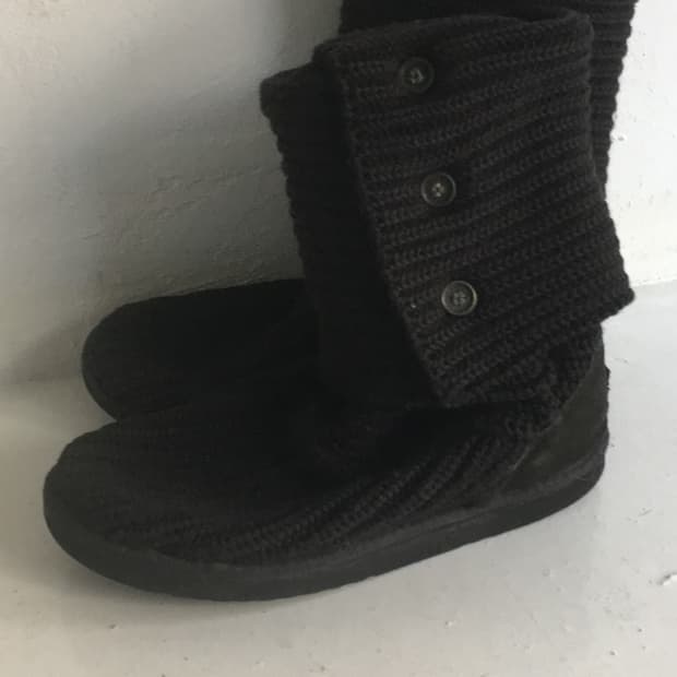 Ugg cardy boots black