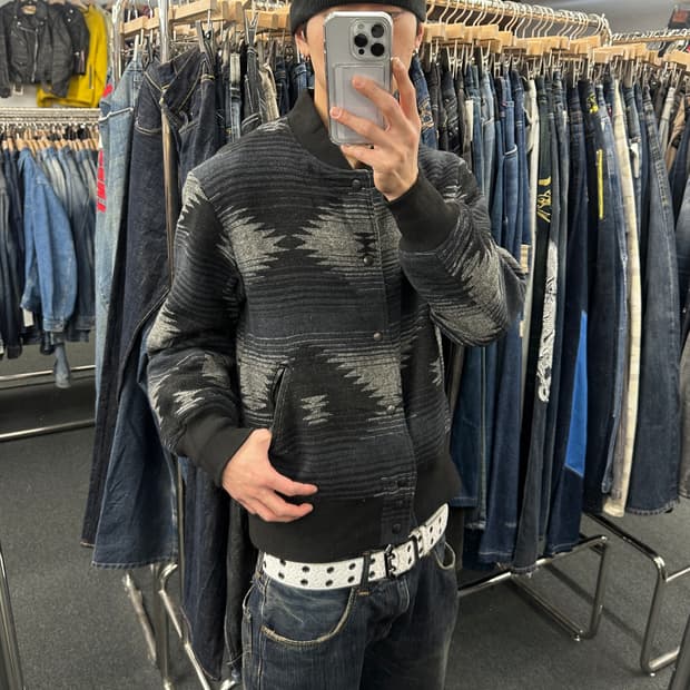 L) 에드윈 아즈텍 패턴 울 자켓