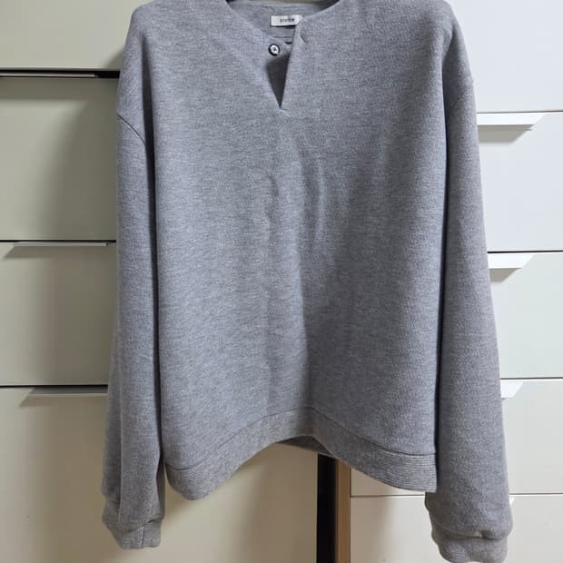 시스템옴므 25FW 버튼 업 라운드넥 스웻셔츠 그레이 100사이즈