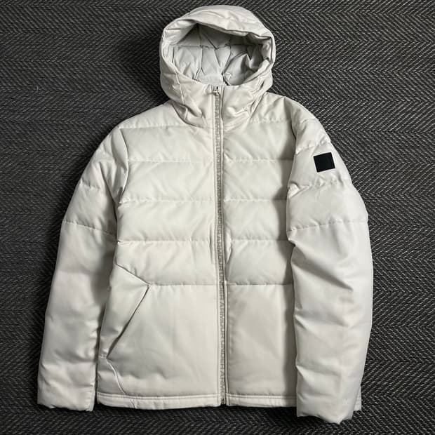 언더아머 사이드 패치 로고 덕 다운 패딩 점퍼 아이보리 o 4312