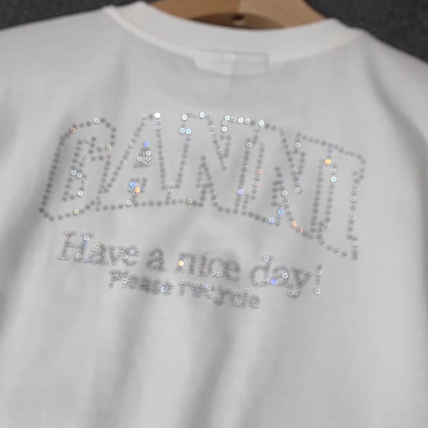 GANNI 가니 큐빅 백포인트 화이트 반팔 55-66