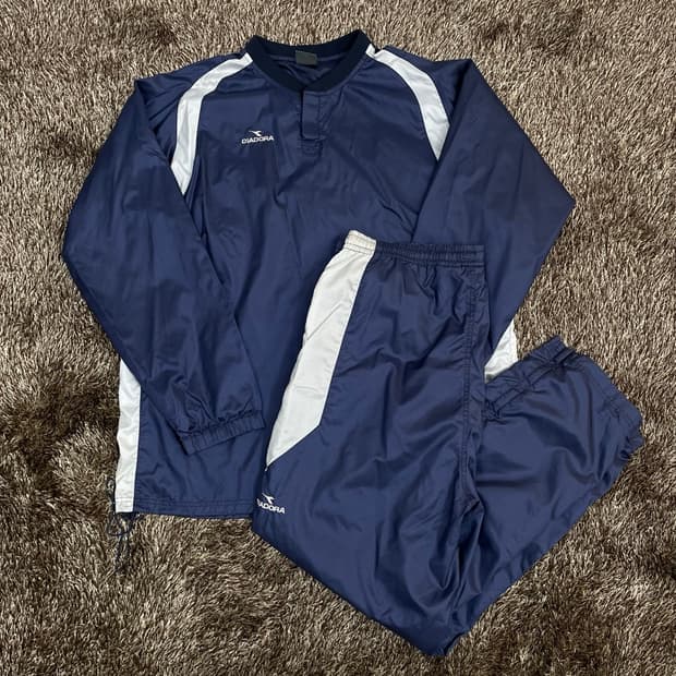 디아도라 DIADORA 올드스쿨 나일론 웜업 트레이닝 셋업 110