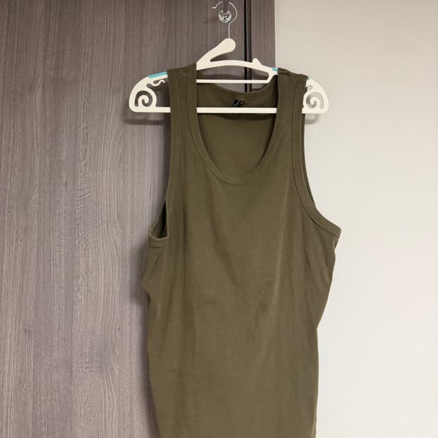 엔타이어스튜디오 슬리브리스 XL 카키 