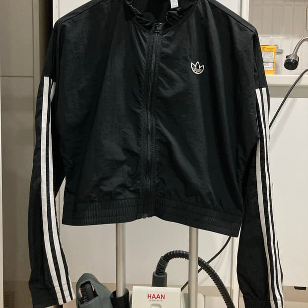 아디다스 크롭 프릴 바람막이