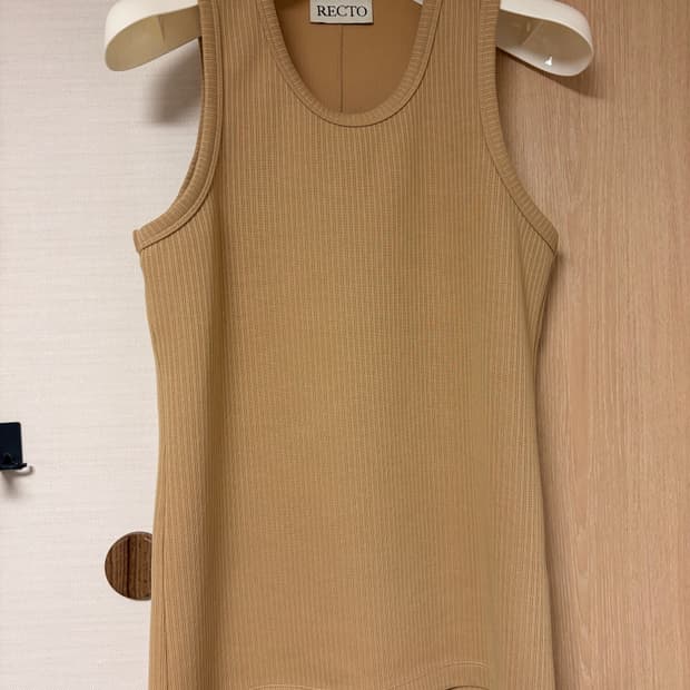 렉토 24FW 자카드 탱크탑 슬리브리스 나시 베이지