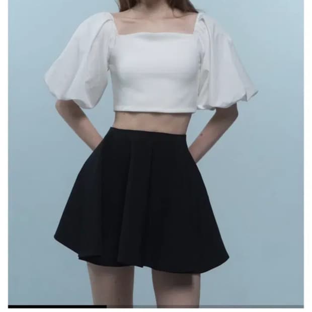 퍼제인 Serena Balloon Puff Off-Shoulder Top