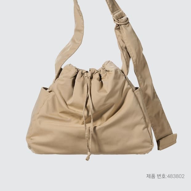 유니클로 C 소프트 퍼피 숄더백