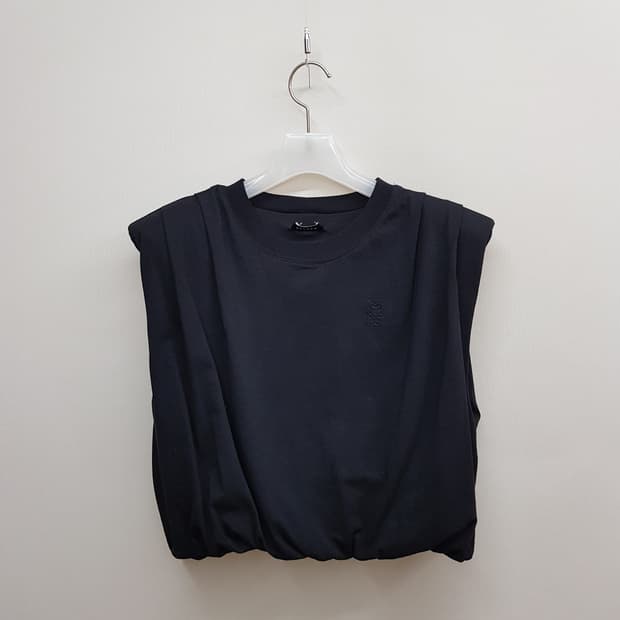 산드로 숄더패드 슬리브리스 티셔츠 M사이즈