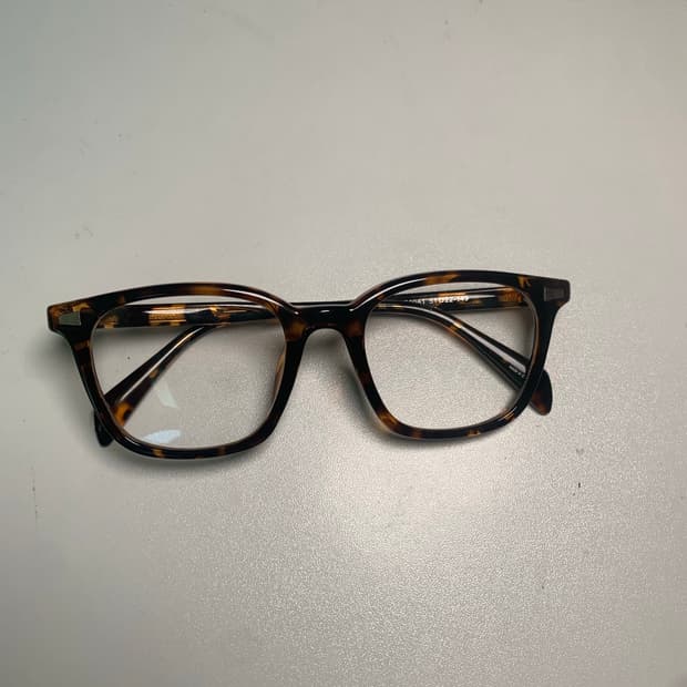 호피 안경테