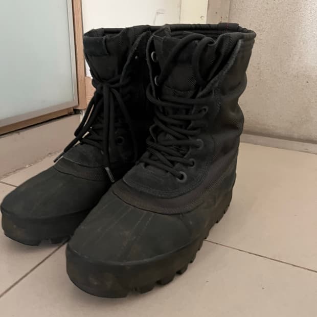 Yeezy 950 Pirates Black
