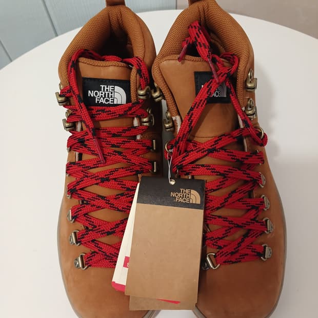 노스페이스 정품 여성 등산화/하이킹화/안전화 235 사이즈