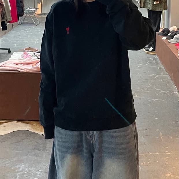 아미 하트로고 블랙 맨투맨 H1893