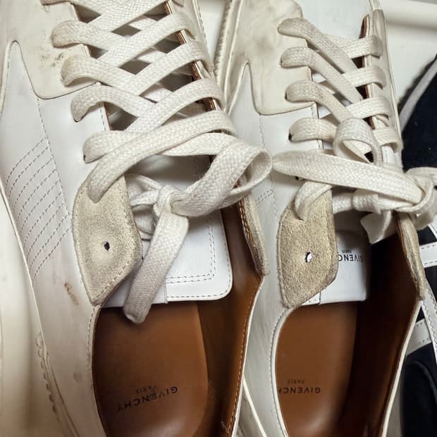 (정품) 지방시 화이트 스니커즈 41 (270사이즈)