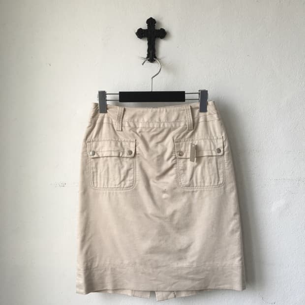 Pocket point midi skirt